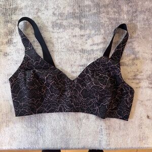 Lululemon Like Nothing Bra in the Lacescape Spanish Rose Black in 32C